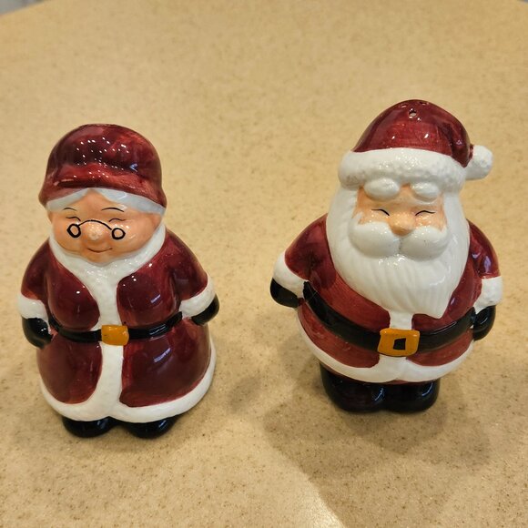 PUBLIX CERAMIC CHRISTMAS HOLIDAY SANTA & MRS CLAUS SALT & PEPPER SHAKERS SET - Picture 7 of 12